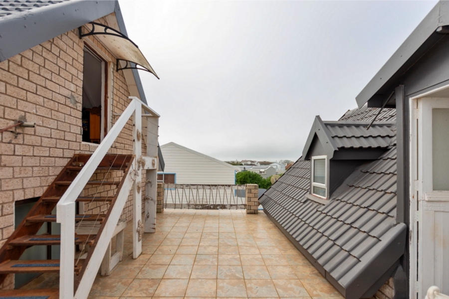 5 Bedroom Property for Sale in Britannia Bay Western Cape